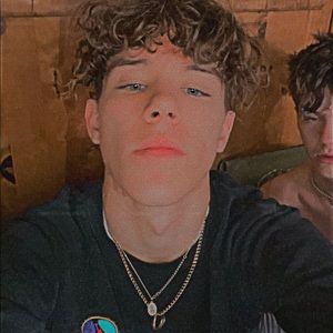 Meet your Posher, Devin